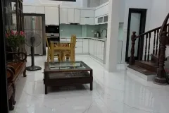 Cho thuê nhà Bồ Đề nguyên căn 40 m 4 tầng 13tr thương lượng !