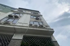 Nguyễn Văn Linh 7 tỷ 32m nhà dân 7 tầng,ô tô trong nhà Long Biên