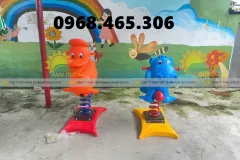 Đu quay ngựa trẻ em và thang leo xích đu tại Gia Lai