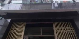 NHÀ GẦN MẶT TIỀN - SỐ VUÔNG ĐẸP CÒN MỚI VÔ Ở NGAY